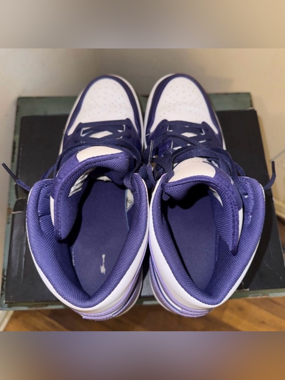 Air Jordan 1 Mid (13 M) - Picture 4 of 5